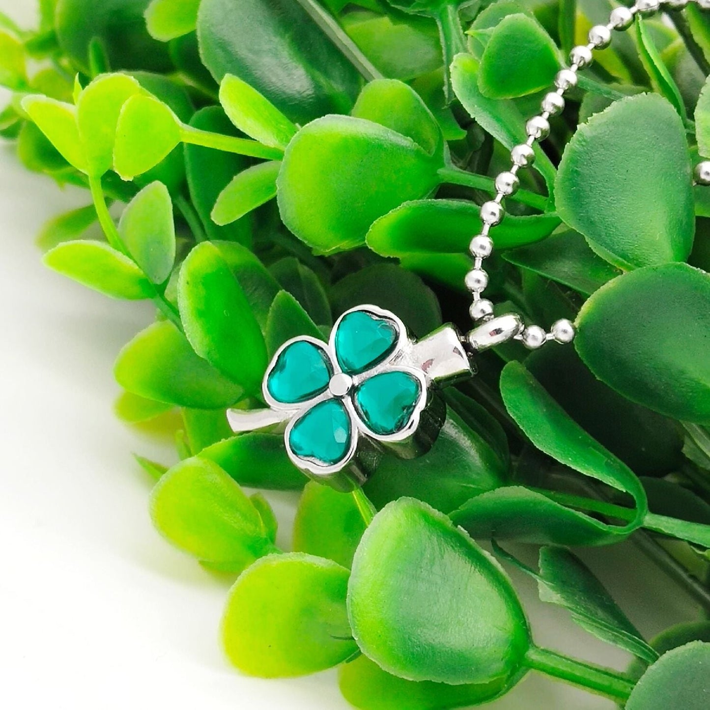 Four-Leaf Clover Necklace Cremation Urn Pendant for Ashes -A014